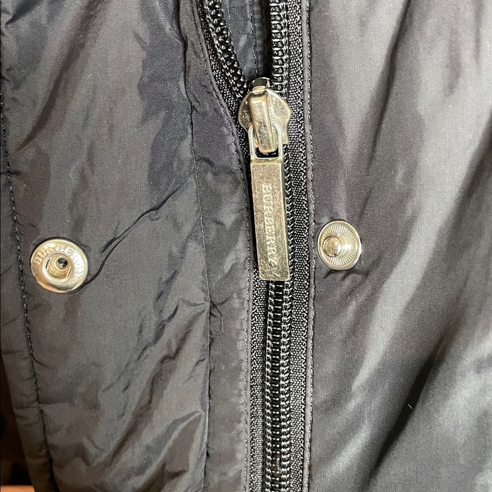 Burberry | Women’s Black Kelsea Puffer Vest Nova Check Lining Size Small - Picture 4 of 8